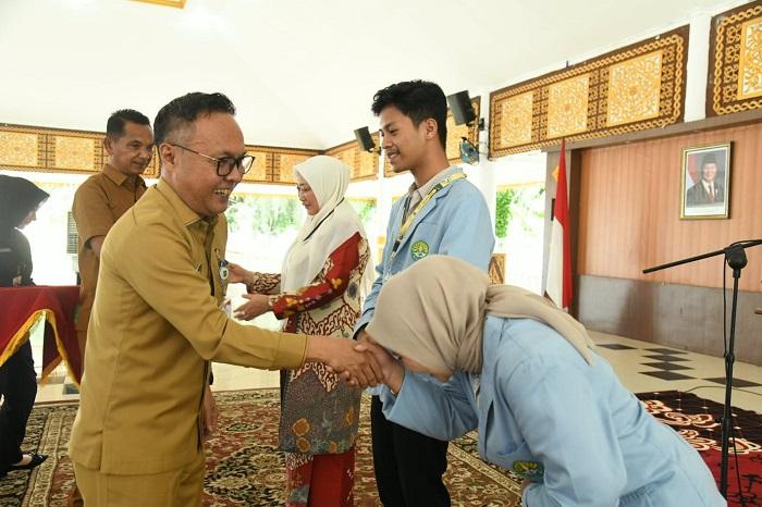 Terima 485 Mahasiswa Kukerta Unri, Bupati Bengkalis Harapkan Ide Kreatif, Sesuai Kebutuhan Warga